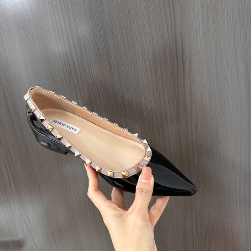 Women Flats Shoes 2024 New Popular Classic Patent Leather Rivet Flat Loafers Shoes for Women Ballet Mary Jane Sneakers Women