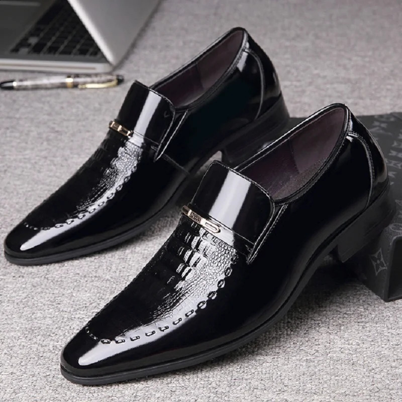 Men Dress Italian Leather Shoes Slip on Fashion Men Leather Moccasin Glitter Formal Male Shoes Pointed Toe Shoes for Men 260316