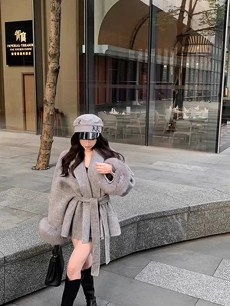 Grey Tie Waist Collection Woolen Coat Womens Autumn and Winter Long Sleeved Loose High-end Cape Coat Medium Length Top 240830
