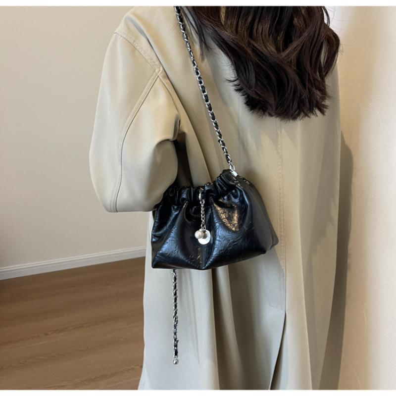 Women Bag Design Sense Shoulder Bag Large Capacity Stylish Simple Style Versatile Bag Free shipping