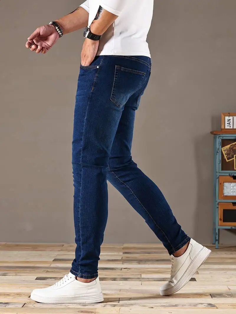 2024 Mens Slim Fit Classic Skinny Jeans Casual Street Style Comfortable Male Pencil Denim 240826Z