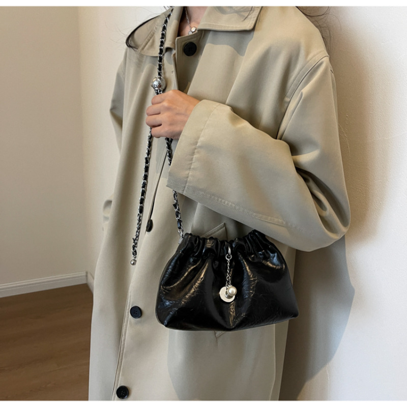 Women Bag Design Sense Shoulder Bag Large Capacity Stylish Simple Style Versatile Bag Free shipping