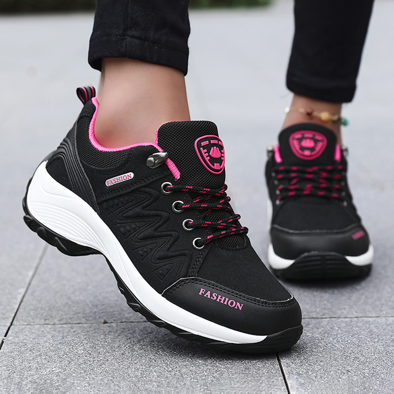 2025 NEW Handmade Retro Leather Women Black Anti Slip Walking Shoes Suitable for Outdoor Exploration and Travel e