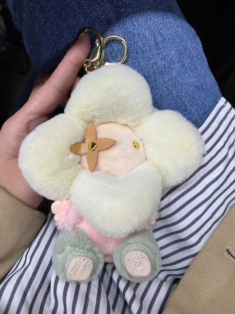 Keychains Lanyards New Sunflower Plush Doll Cute Plush Doll Pillow Christmas Gift Bag Pendant Kawaii Plush Keychain Plush Toy Birthday Gift Y2408166BS