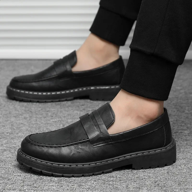 Thick Soled Loafers Men Leather Shoes Breathable Slip on Loafers Solid Color Men Casual Shoes Handmade Men Formal Shoes 240830