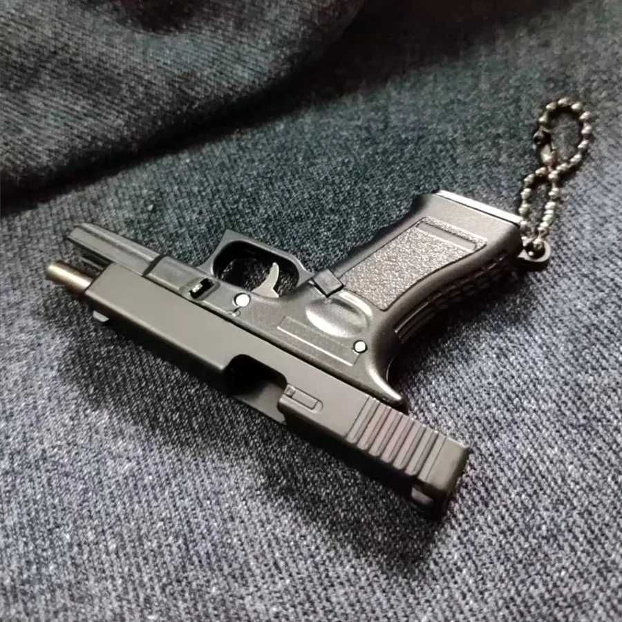 1 3 G17 pistol model metal G17 mini toy gun detachable DIY semi alloy keychain pendant decoration childrens toy W240831