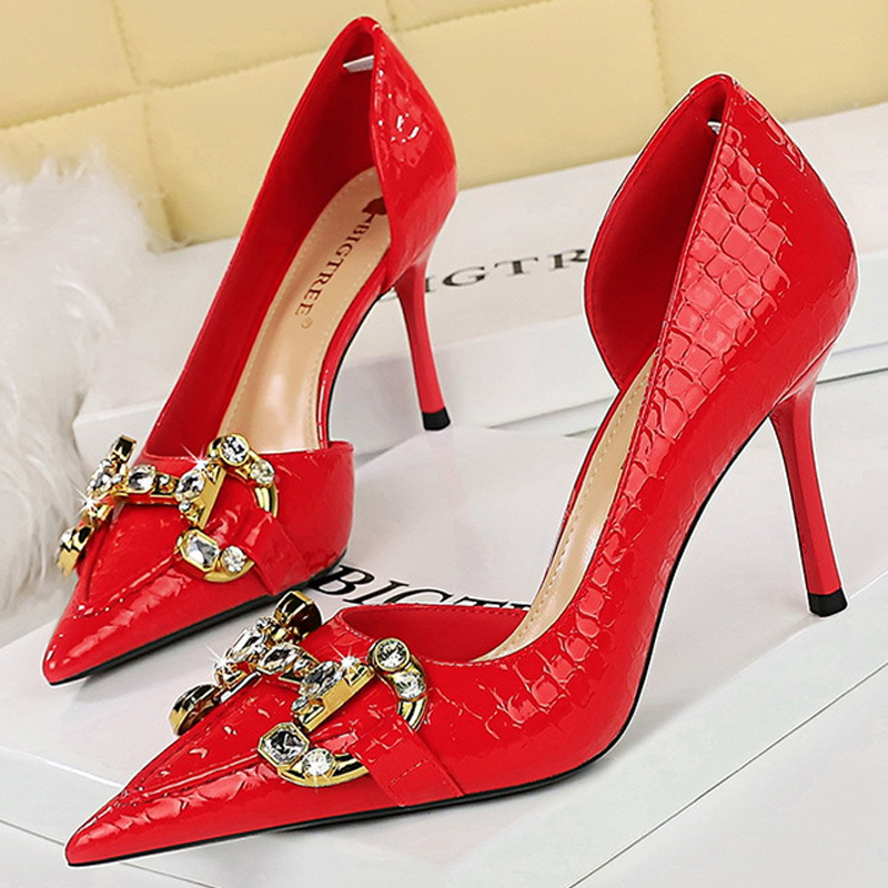 2024 Women 8cm High Heels Side Hollow Pumps Lady Luxury Designer Metal Chain Buckle High Heels Stiletto Black Pink Prom Shoes