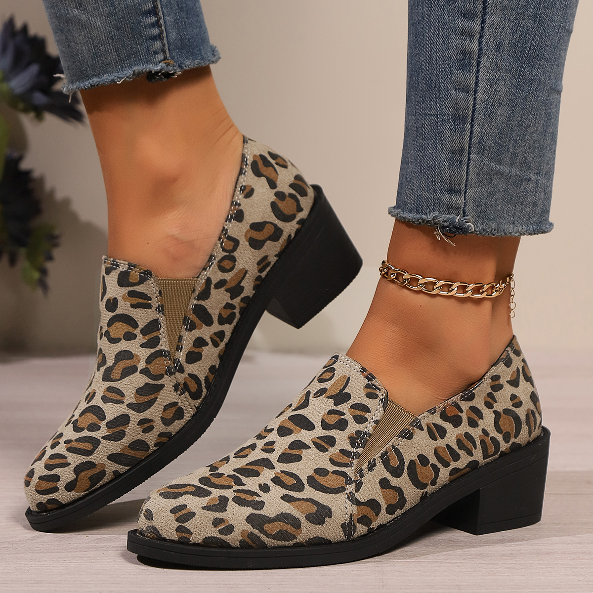 Women's Leopard Print Loafers: Stylish Low Heel Shoes for Comfort and Retro Fashion 4 Comt