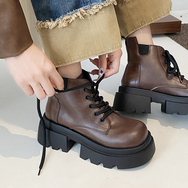 Women's thick soled lace up big toe British style short boots