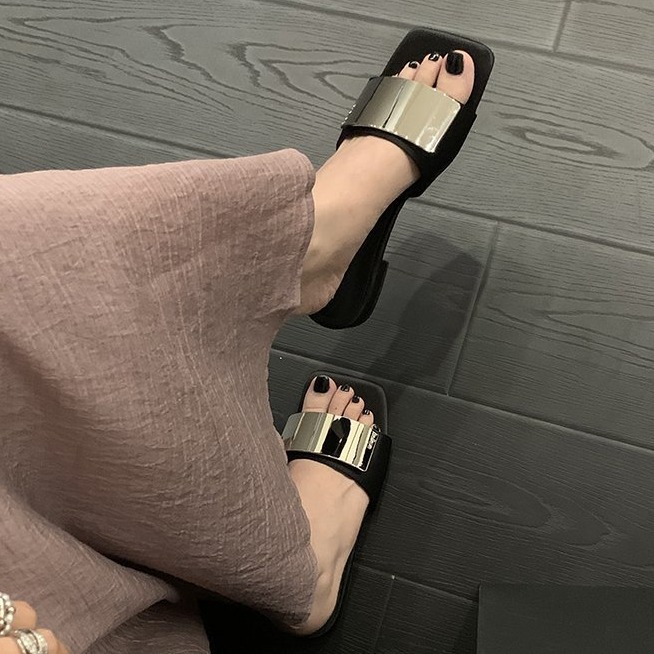 Trendy Women's Slippers: Stylish Comfort for Everyday Wear cbc6