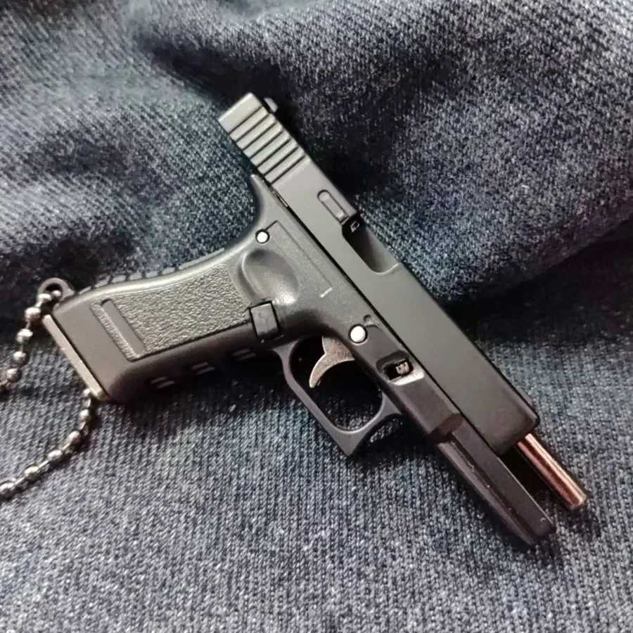 1 3 G17 pistol model metal G17 mini toy gun detachable DIY semi alloy keychain pendant decoration childrens toy W240831