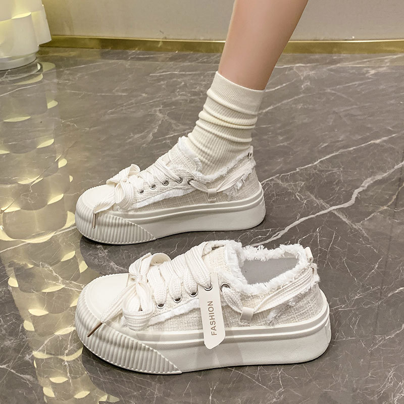 Women's autumn thick soled versatile and eye-catching small board shoes