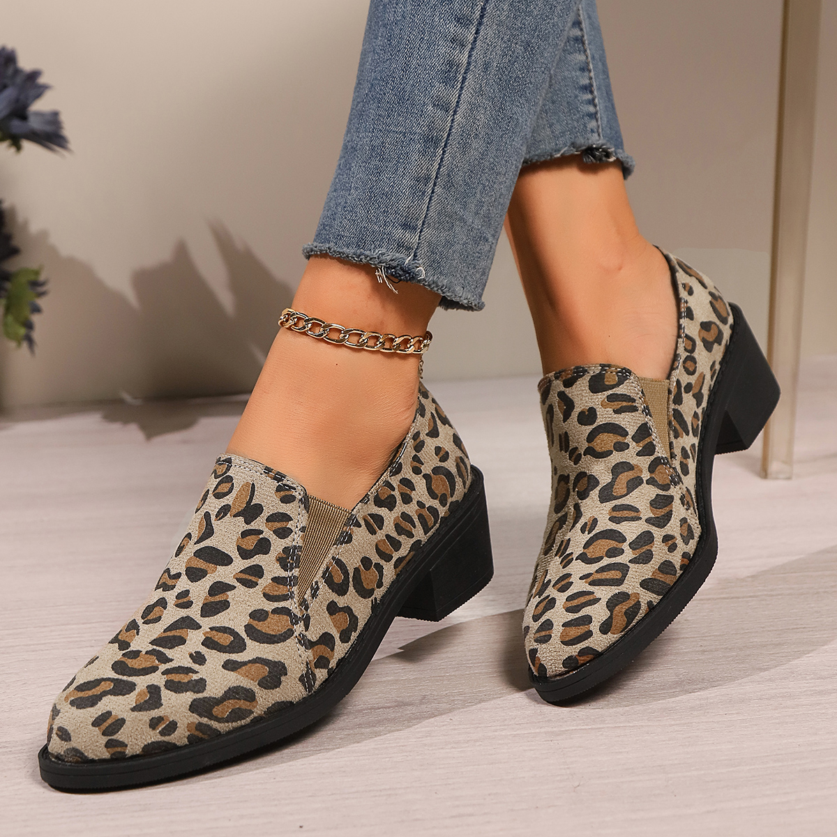 Women's Leopard Print Loafers: Stylish Low Heel Shoes for Comfort and Retro Fashion 4 Comt