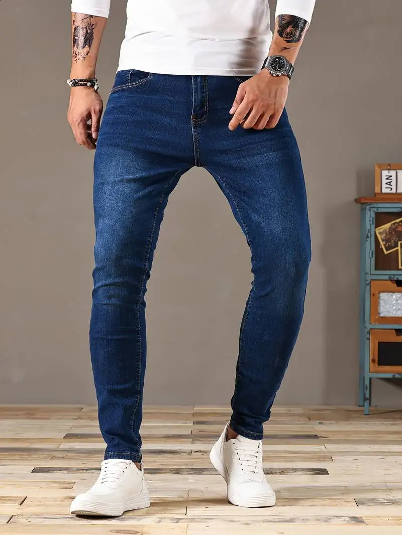 2024 Mens Slim Fit Classic Skinny Jeans Casual Street Style Comfortable Male Pencil Denim 240826Z