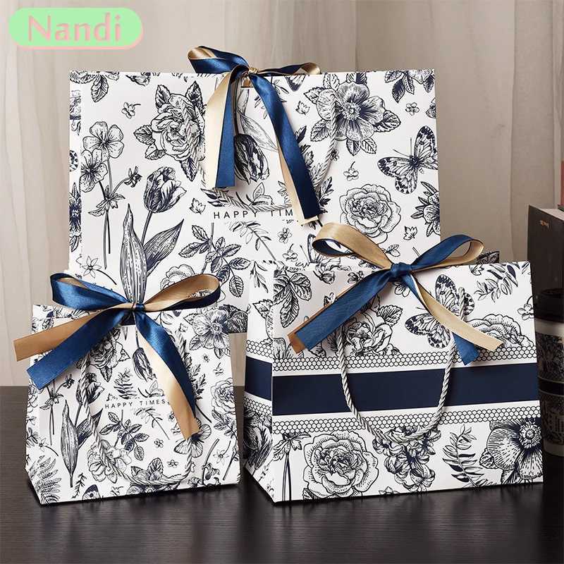 New Gift Bag Mothers Day Gift Packaging Bag Flower Paper Bag HandbagX240831