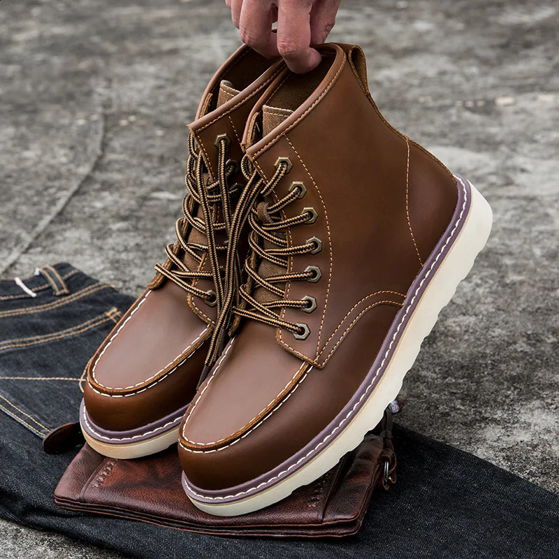 Vintage British Casual Men Shoes Handmade Autumn Winter Snow Plush Warm Ankle Boots Wings Round Toe Motorcycle Boots Cow Leather 240830