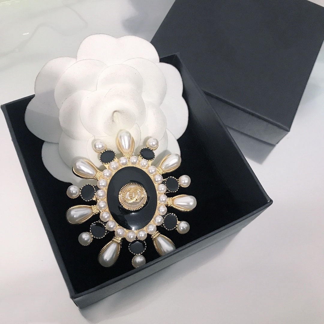 18kLuxury Broche Designer Femme Épingle Or Argent Cristal Perle Strass Cape Bijou Costume Mariage Accessoire Cadeau