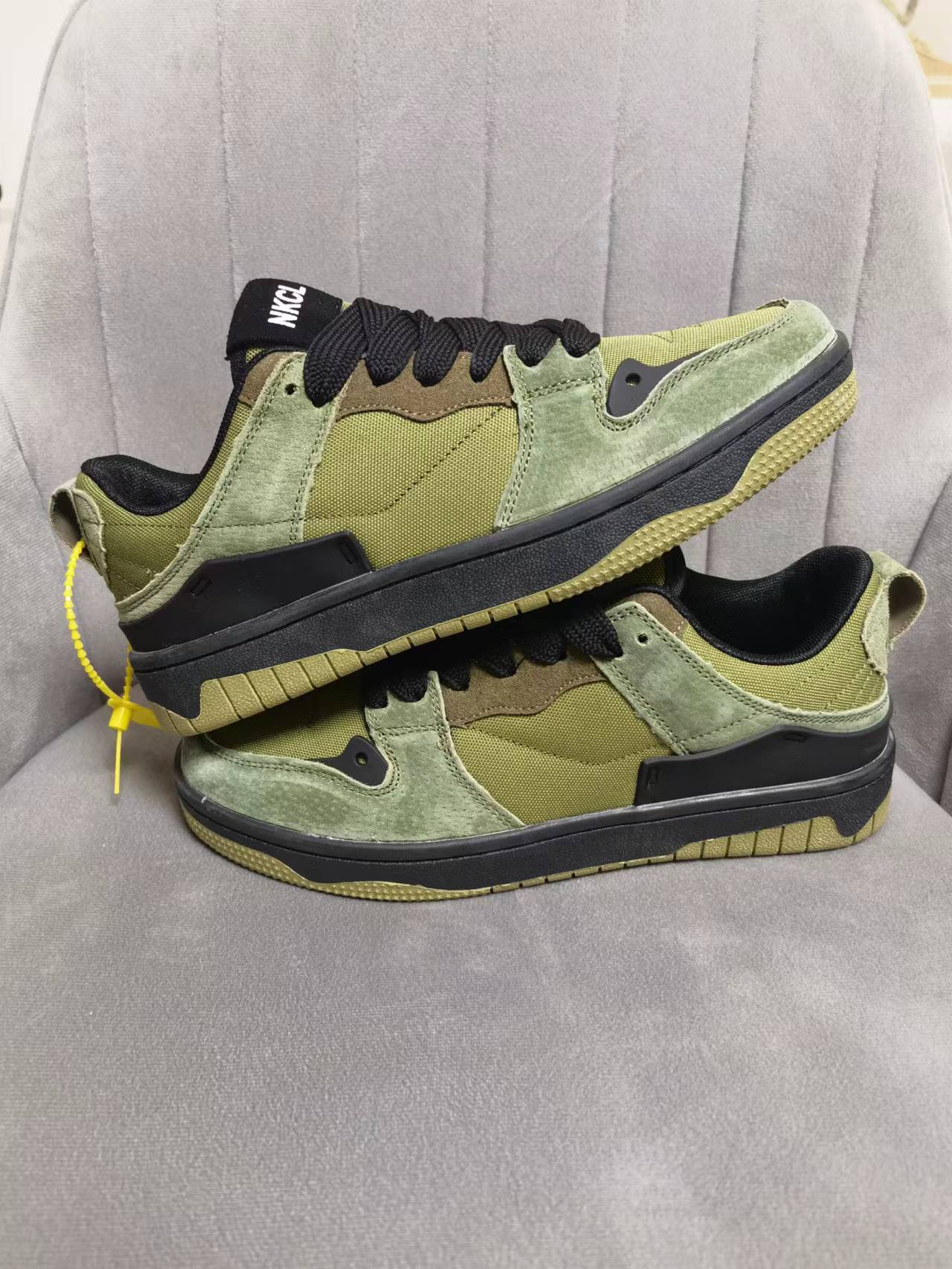 Men's retro niche versatile American genuine leather avocado green casual shoes