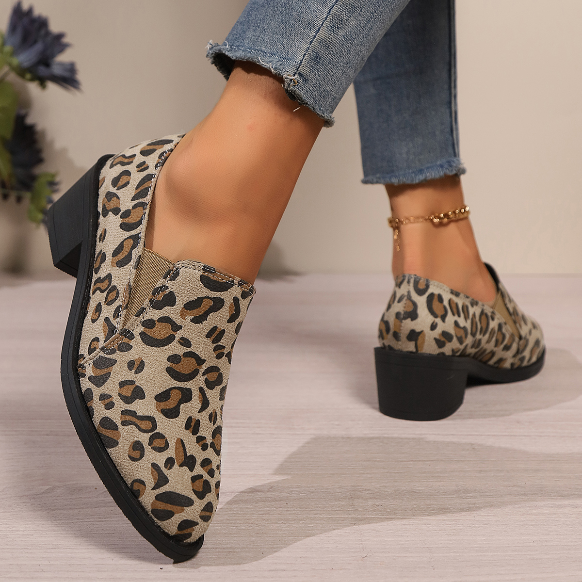 Women's Leopard Print Loafers: Stylish Low Heel Shoes for Comfort and Retro Fashion 4 Comt