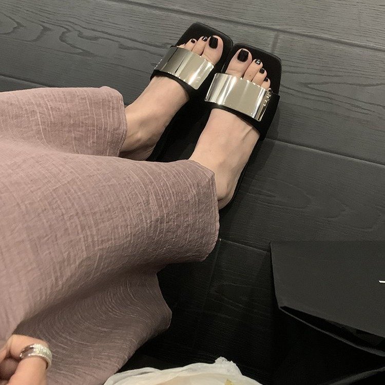 Trendy Women's Slippers: Stylish Comfort for Everyday Wear cbc6