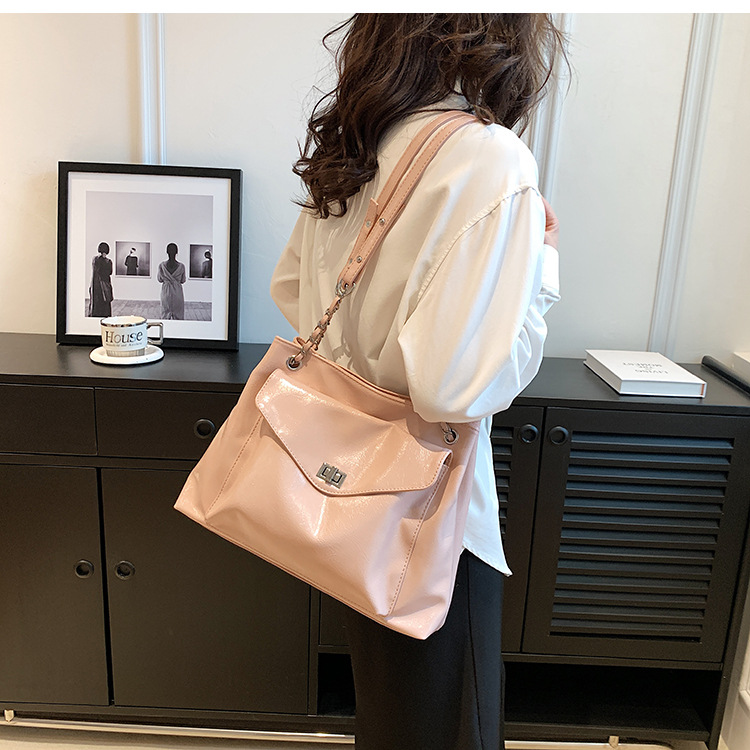 Women Bag Shoulder Bag Large-capacity Commute New Casual Style Versatile Fashion Free shipping