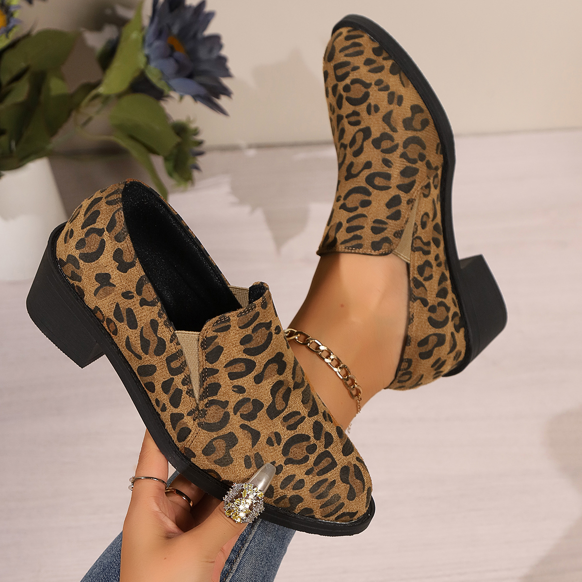 Women's Leopard Print Loafers: Stylish Low Heel Shoes for Comfort and Retro Fashion 4 Comt