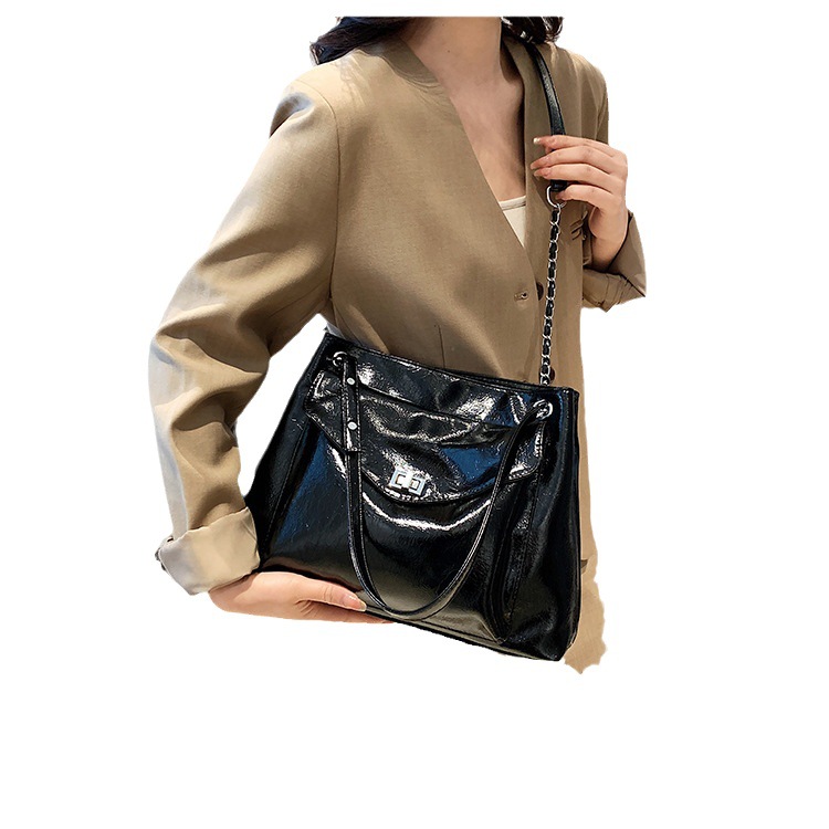 Women Bag Shoulder Bag Large-capacity Commute New Casual Style Versatile Fashion Free shipping