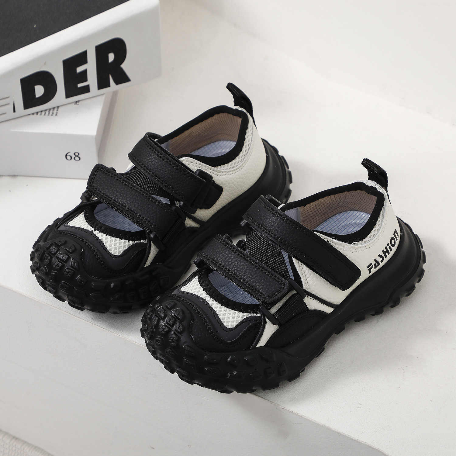 Athletic Outdoor Maixiaomai Summer Hollow Boys Sports 2024 New Tire Bottom Childrens Running Lightweight Girls Casual Shoes C260130