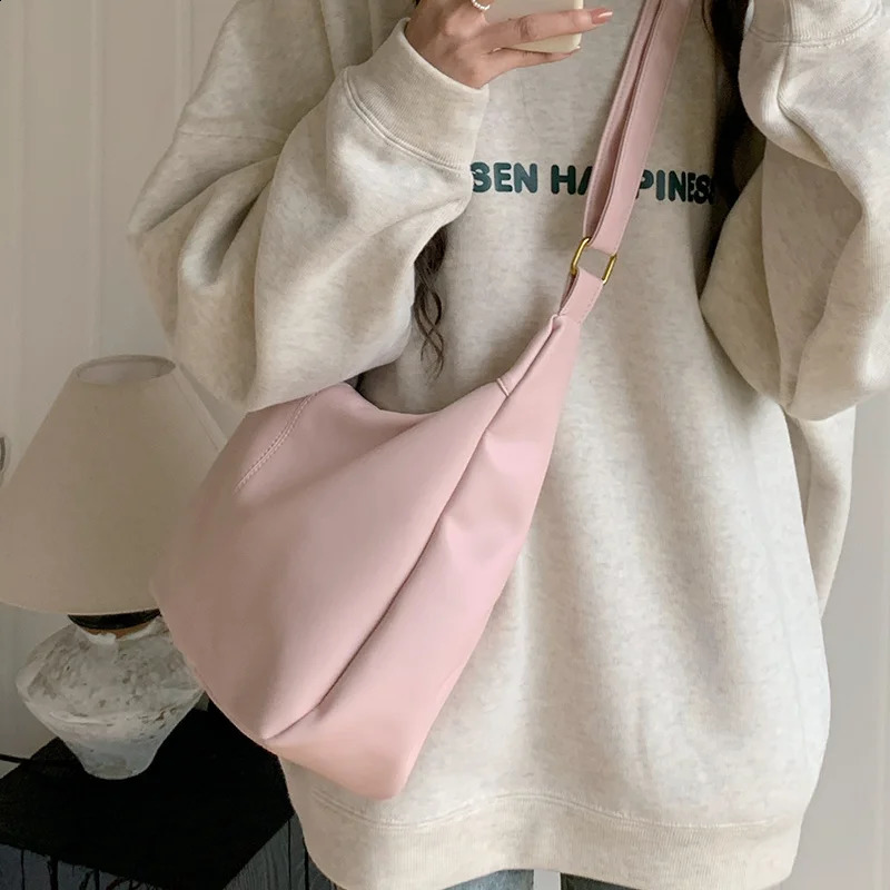 High quality womens shoulder bag womens soft leather cross body bag student backpack casual commuting handbag simple handbag 240830