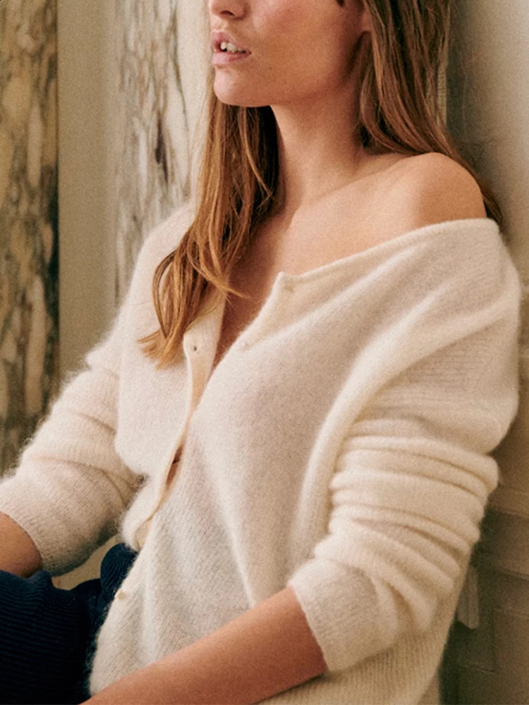Fall And Winter Womens Cardigan Knit Cardigan Buttons Long-Sleeved Round Neck Solid Color Simple Versatile Sweater 240830