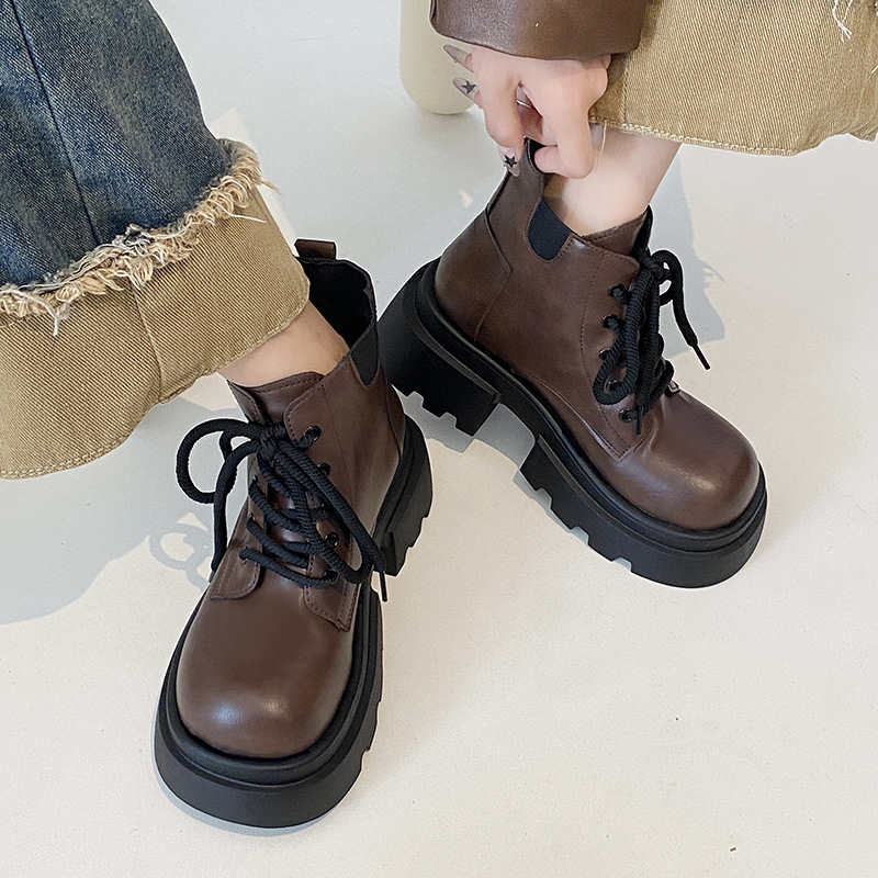 Women's thick soled lace up big toe British style short boots