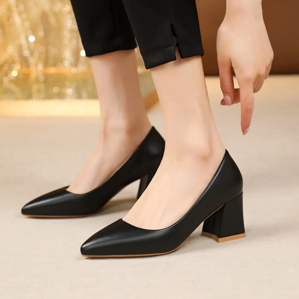 6.5cm Square Heel Fashionable Shallow Cut High Heels Womens Classic Pointed Dress High Heels Party Size 35-42 240830