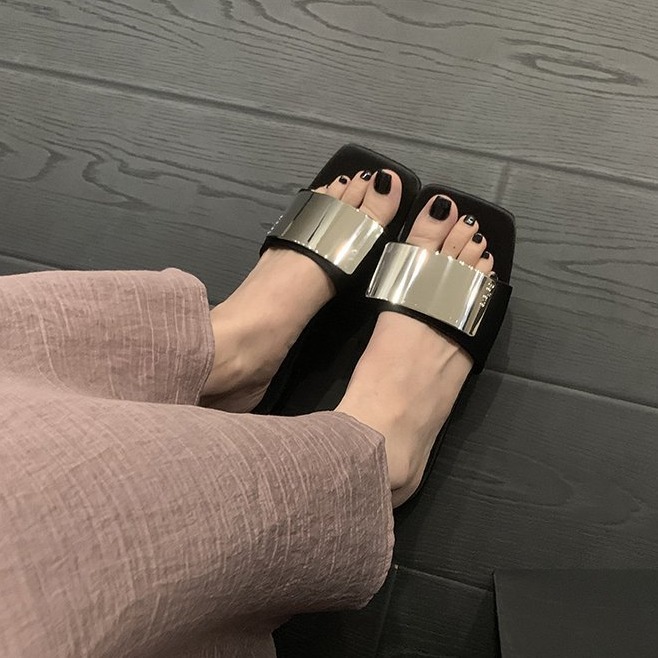 Trendy Women's Slippers: Stylish Comfort for Everyday Wear cbc6