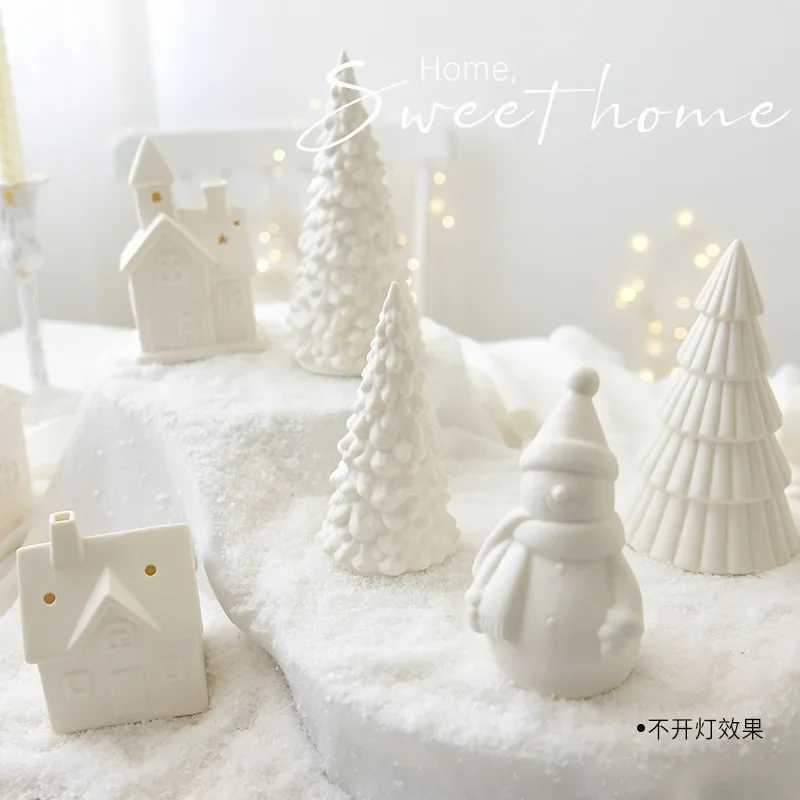 Decorations Nordic Creative Ceramic Tree Desktop Ornaments Glowing Little House Snowman Christmas Gift Q240829