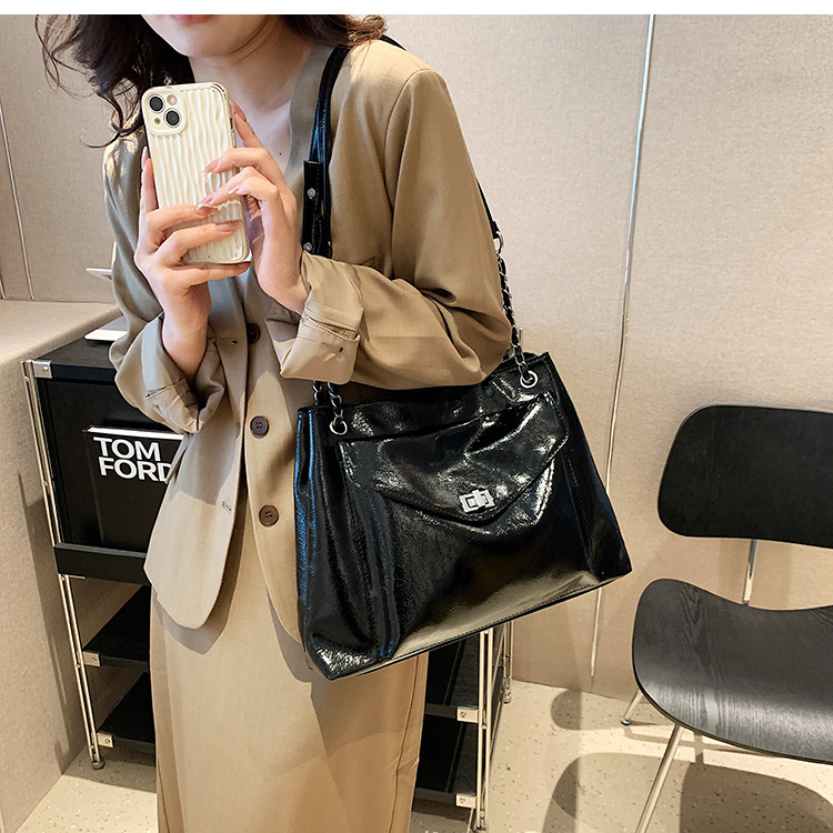 Women Bag Shoulder Bag Large-capacity Commute New Casual Style Versatile Fashion Free shipping