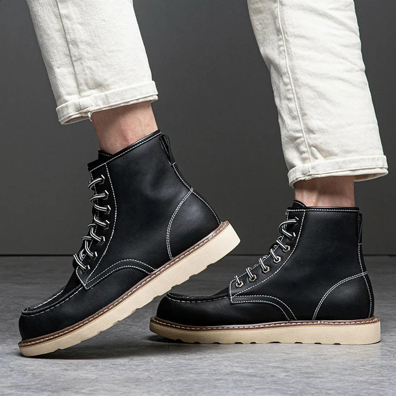 Vintage British Casual Men Shoes Handmade Autumn Winter Snow Plush Warm Ankle Boots Wings Round Toe Motorcycle Boots Cow Leather 240830