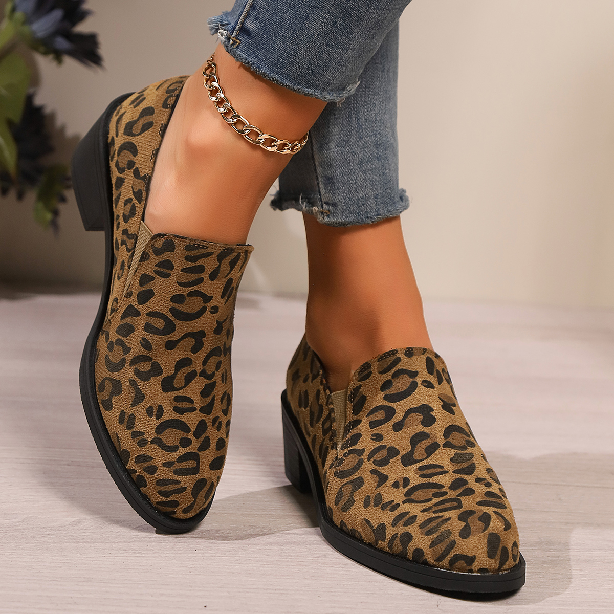Women's Leopard Print Loafers: Stylish Low Heel Shoes for Comfort and Retro Fashion 4 Comt