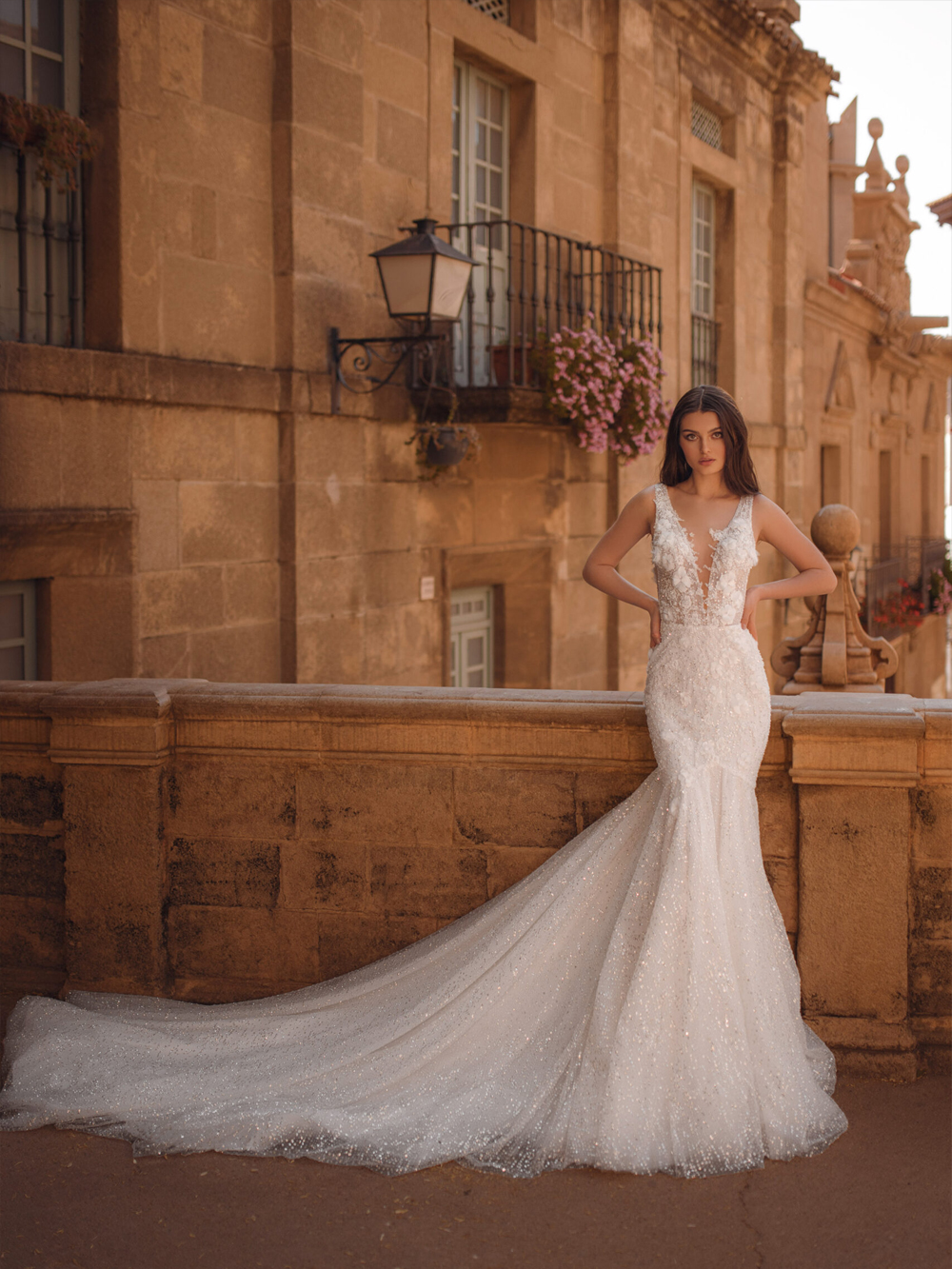 Alonlivn Shiny Lace Deep V-Neck Mermaid Wedding Dress With Court Train Backless Sleeveless Trumpet Bridal Gowns With 3D Flowers Appliques