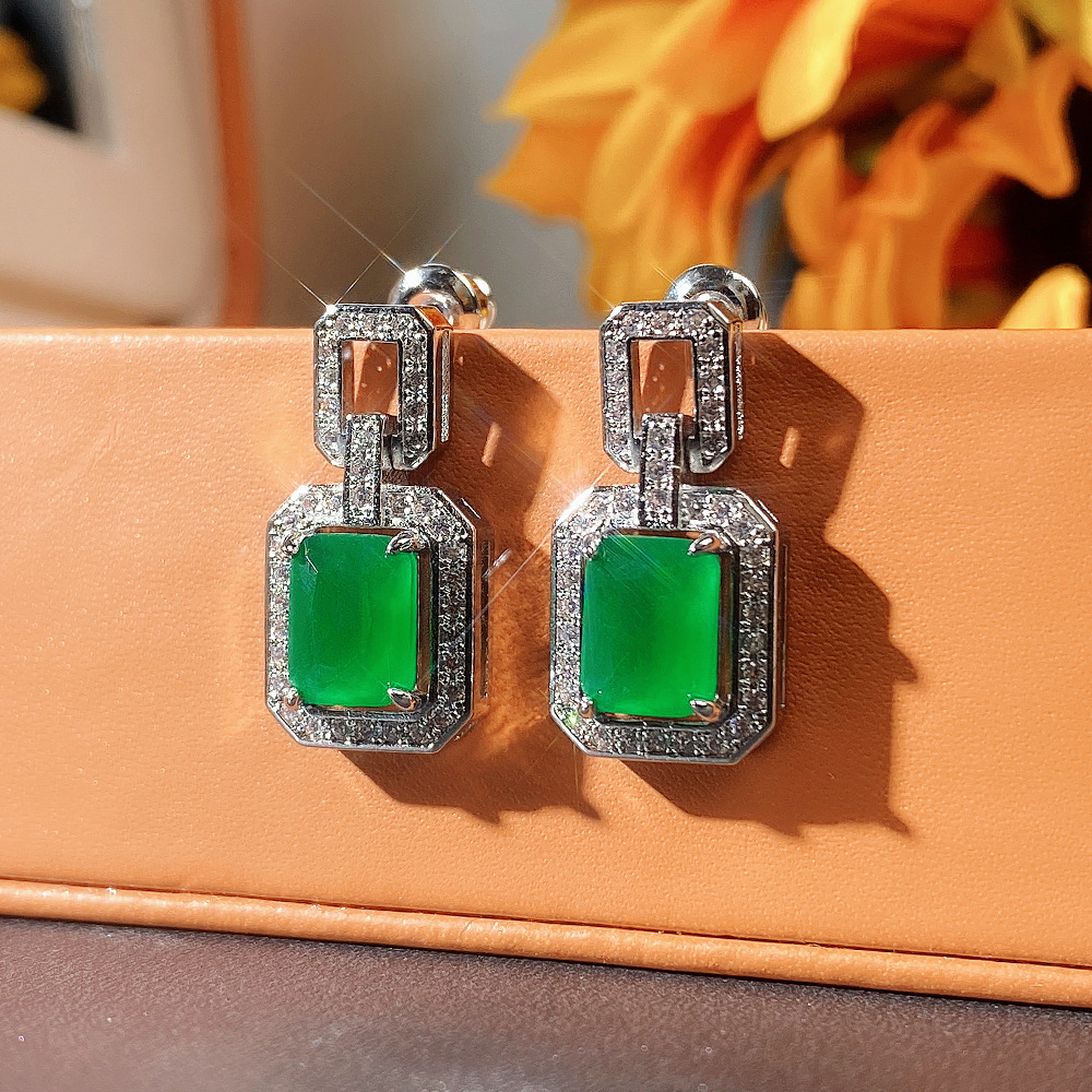 2024 Classical Jewelry Stud Earrings Sparkling 925 Sterling Silver Emerald CZ Diamond Party Noble Elegant Women Bridal Earring For Lover Gift