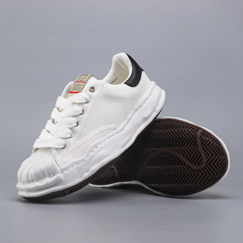 Elevate Your Style Dive into Comfort with the Latest Trends in Fashion Shoes and Versatile Casual Footwear 240223