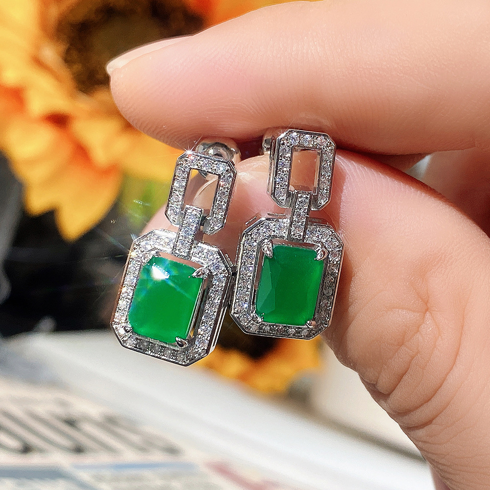 2024 Classical Jewelry Stud Earrings Sparkling 925 Sterling Silver Emerald CZ Diamond Party Noble Elegant Women Bridal Earring For Lover Gift