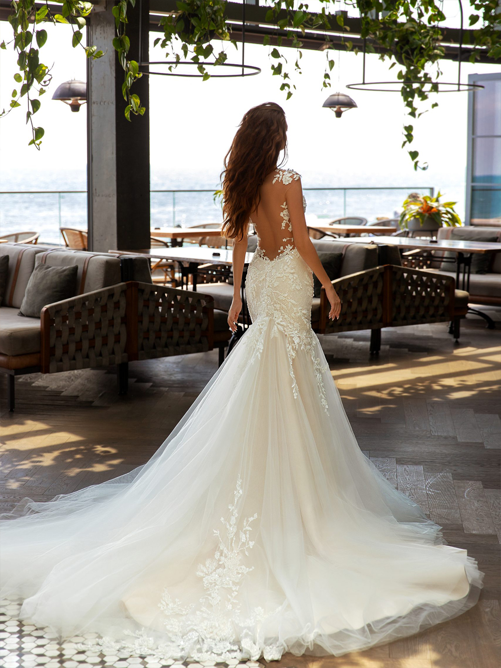 Alonlivn Beauty Embroidery Lace Sweetheart Mermaid Wedding Dress With Appliques Spaghetti Straps Court Train Illusion BacklessTrumpet Bridal Gowns