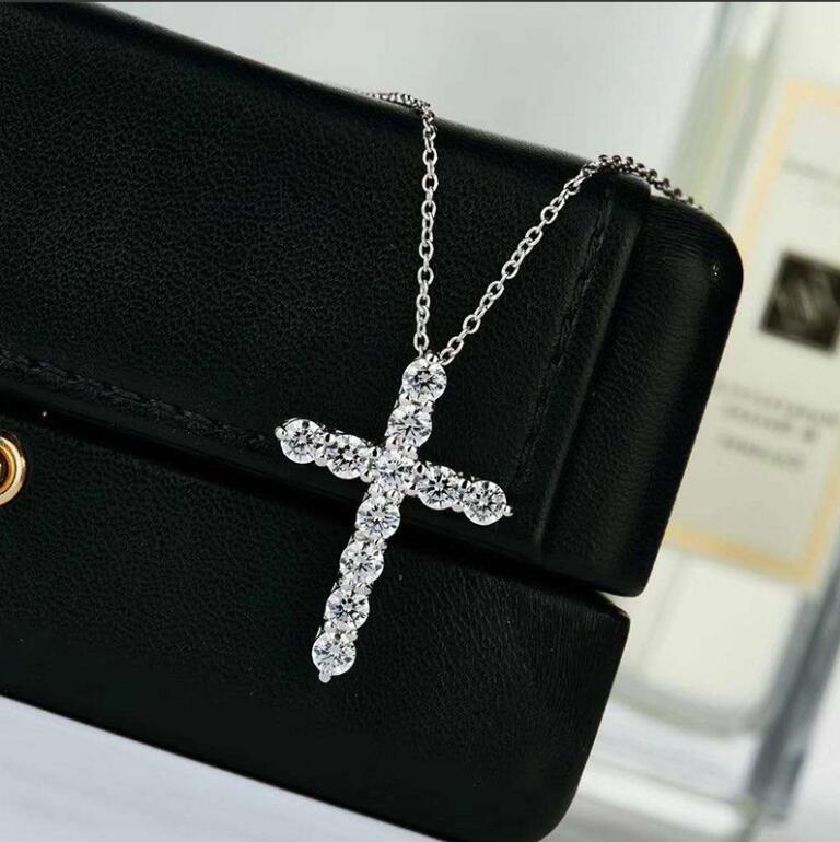 Rulalei 2024 Top Sell Cross Pendant Luxury Jewelry 925 Sterling Silver Round Cut White Topaz CZ Diamond Gemstones Party Women Clavicle Necklace Gift