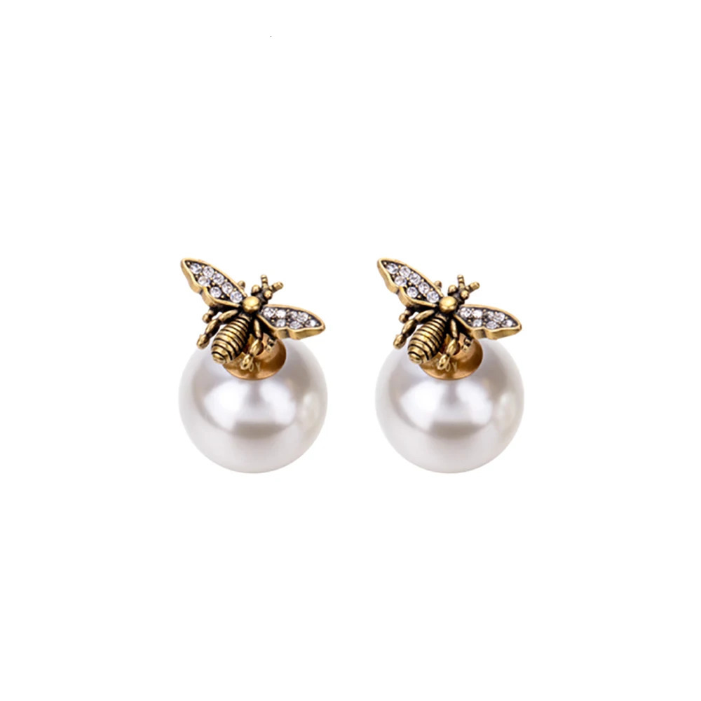 Explosive Retro Bee Asymmetrical Personality Earrings Female Net Red High Version Rear Hanging Letter Pearl Love Earrings 240301