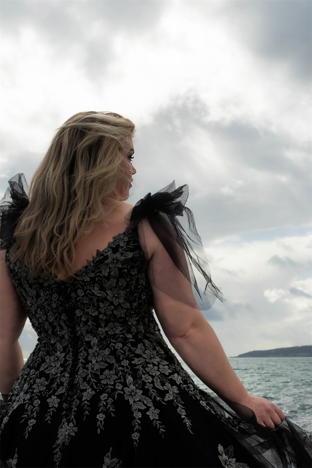 Black Gothic Beach Wedding Dresses A Line V Neck Spaghetti Strap Bridal Dress Plus Size Lace Embroidery Robe De Novia 0516