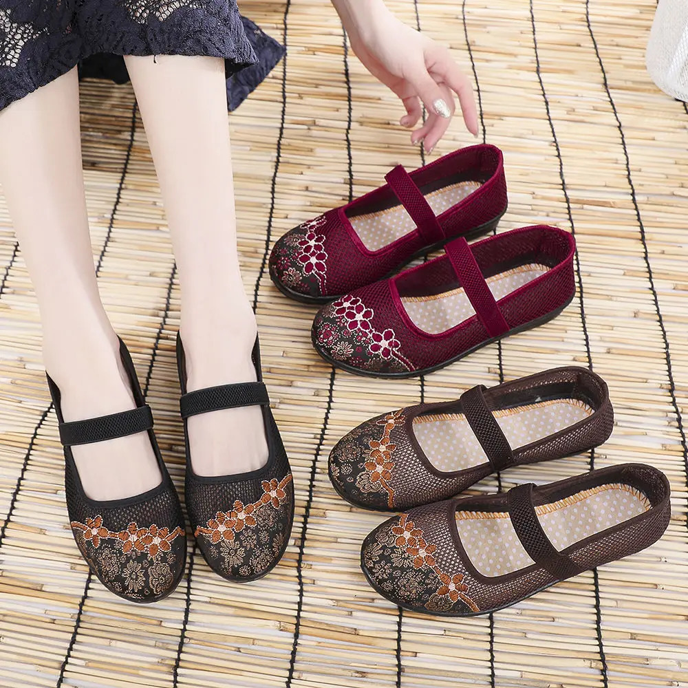 2025 new Old Beijing Mom Chinese Style Embroidered Cloth Women Soft Bottom Mesh Breathable Ladies Casual Shoes Sandals 240226
