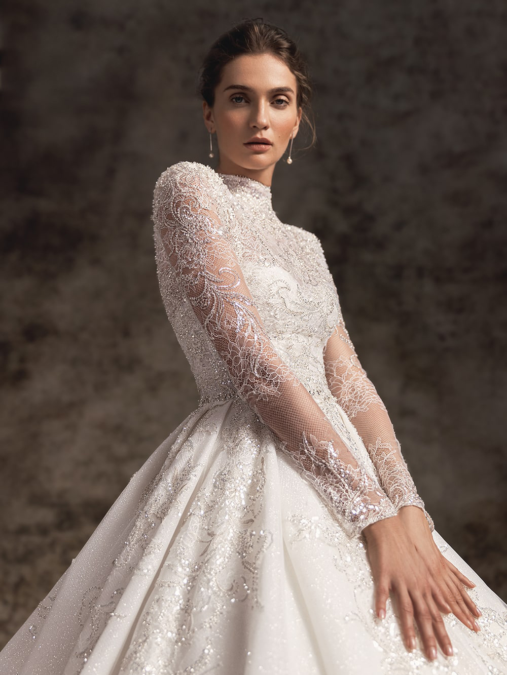 Elegant Sweetheart A-e Wedding Dress Beading Appliques Shiny lace Bridal Gowns With Removable Full Sleeves Jecket Can Be Customized