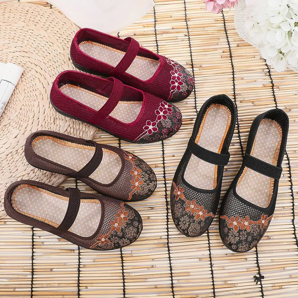 2025 new Old Beijing Mom Chinese Style Embroidered Cloth Women Soft Bottom Mesh Breathable Ladies Casual Shoes Sandals 240226
