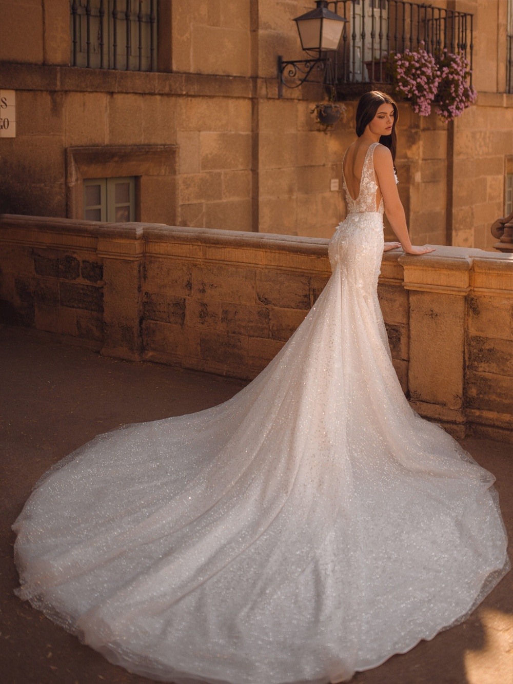 Alonlivn Shiny Lace Deep V-Neck Mermaid Wedding Dress With Court Train Backless Sleeveless Trumpet Bridal Gowns With 3D Flowers Appliques