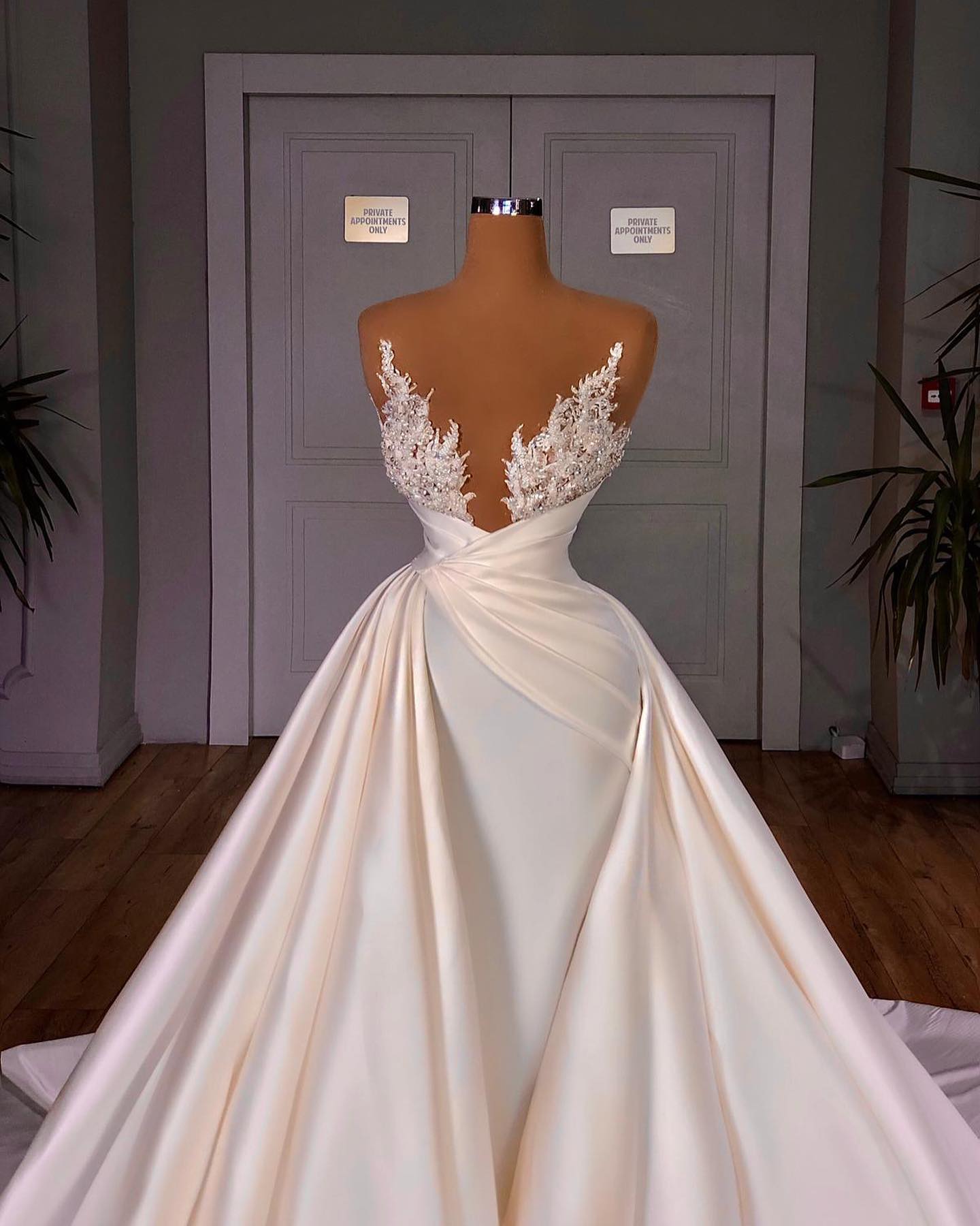 Luxury Strapless Wedding Dress Sequins Applique Mermaid Bridal Gowns with Overskirts Pearl Beaded Bride Dresses Custom Made